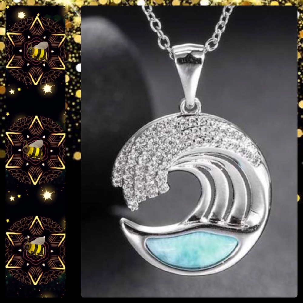 🐝• Beautiful Larimar & Crystal Necklace